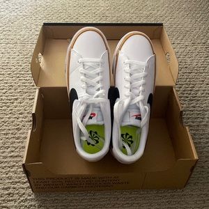 Women’s Nike Court Legacy NN